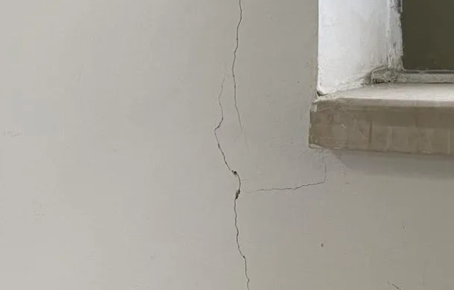 墻皮開裂脫落怎么辦？